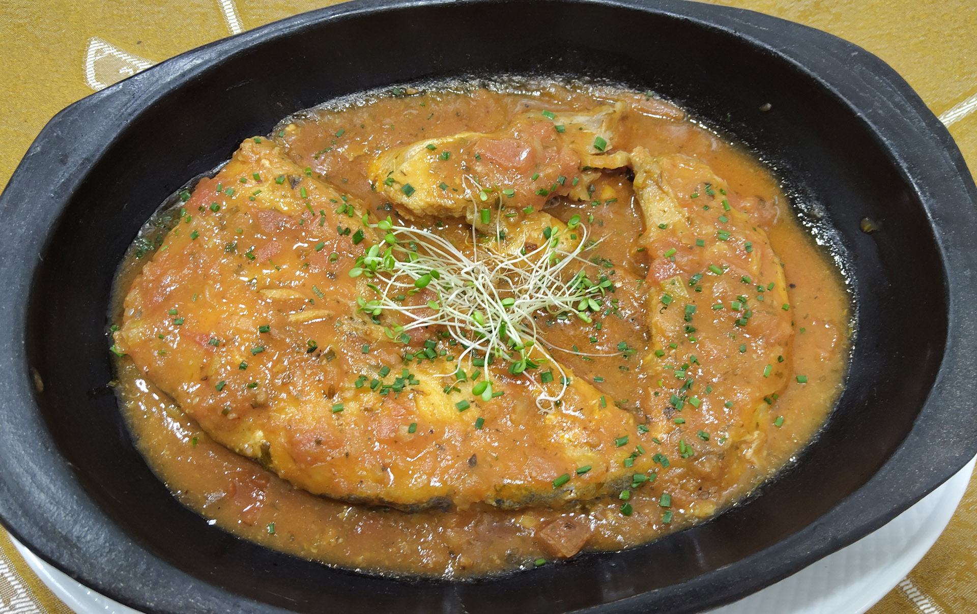 Bagre en salsa criolla